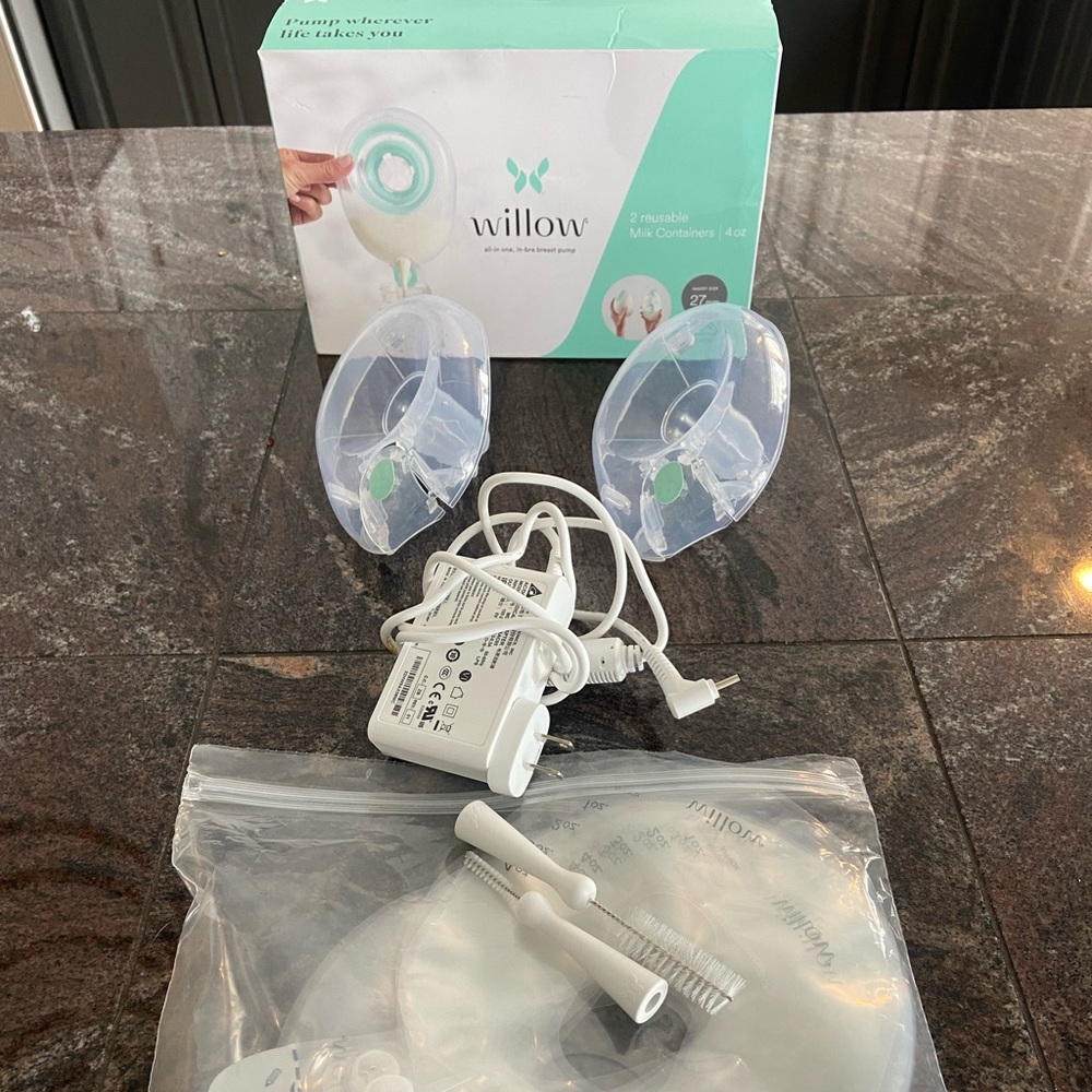 27mm milk containers, charger, bags and cleaning brushes. Barely used.
